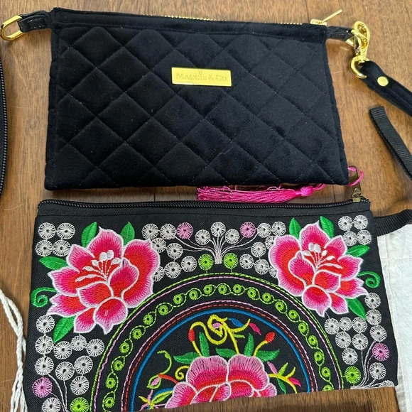 Bundle of Zippered Pouches and Dust Bags - Picture 8 of 10